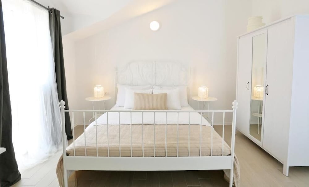 Deluxe Double Room, Balcony, Sea View photo 2