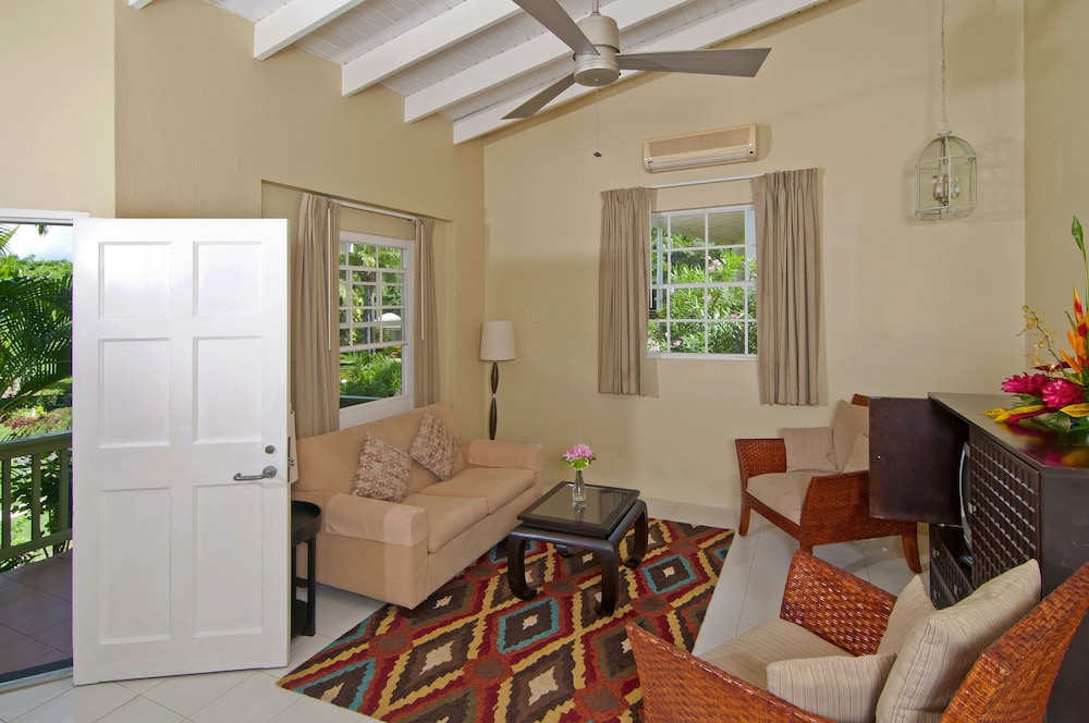 Deluxe Suite, 1 Bedroom, Kitchenette, Garden View photo 2