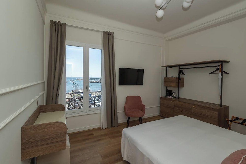 Deluxe Double Room - Photo 1
