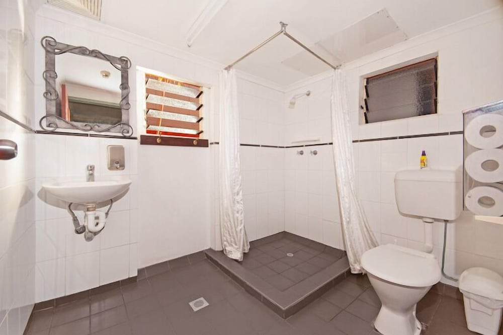 Standard Room, 1 Queen Bed, Refrigerator photo 2