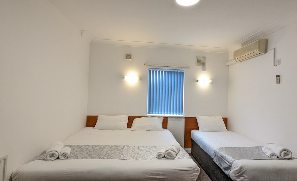 Standard Triple Room, Multiple Beds, Non Smoking - Photo 1