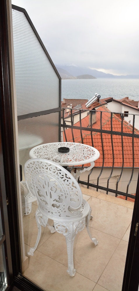 Deluxe Apartment, Lake View - Photo 4