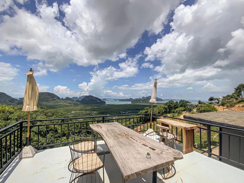 Grand Panoramic View Suite - Photo 9