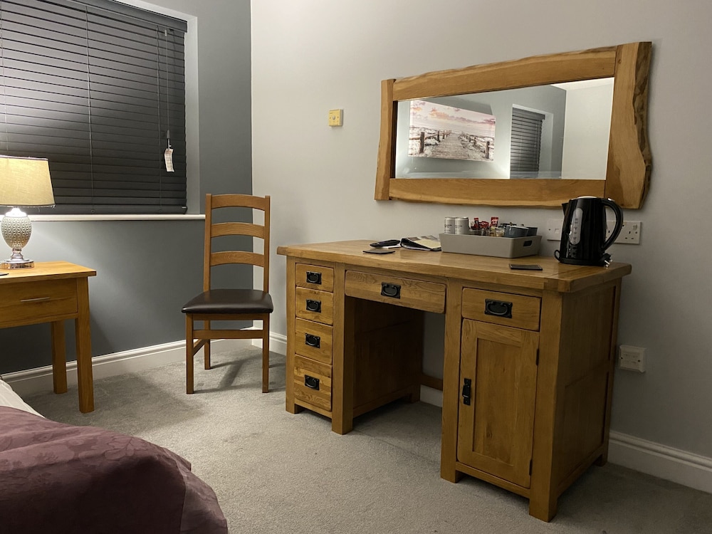 Deluxe Double Room, Ensuite - Photo 4