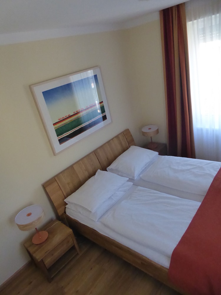 Double Room - Photo 8