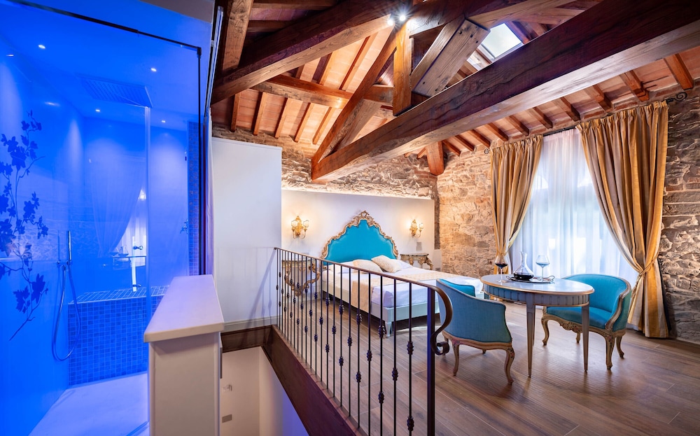 Royal Room photo 1
