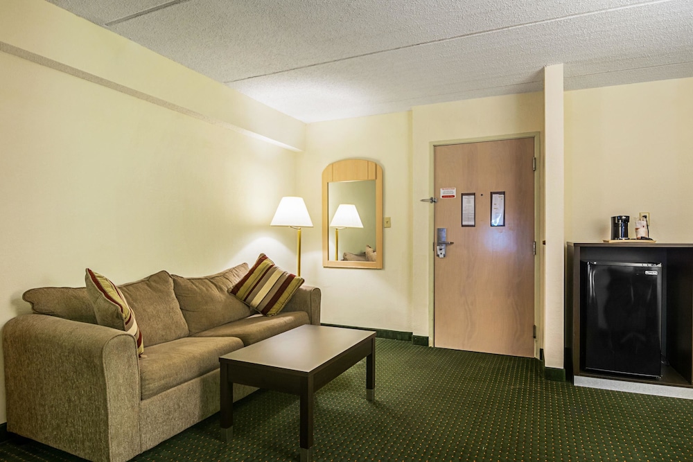 Suite, 2 Double Beds, Non Smoking - Photo 3