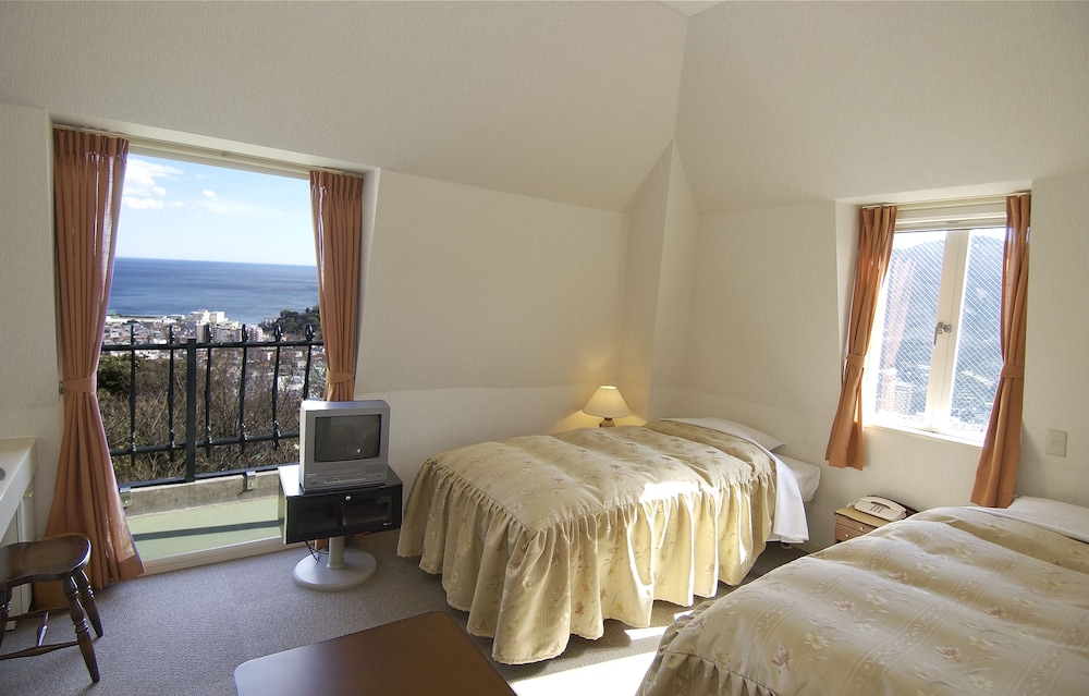 Room, 2 Twin Beds, Balcony, Sea View photo 3