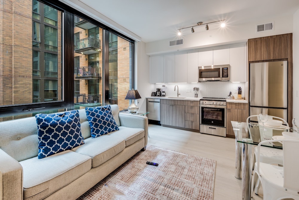 Luxury Apartment, 1 Bedroom (Room décor/layout/colors vary by unit) - Photo 1