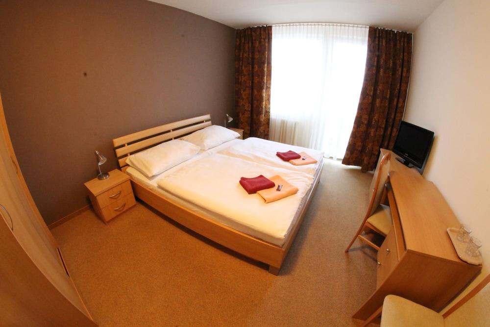 Apartment, 2 Bedrooms, Balcony, City View - Photo 2