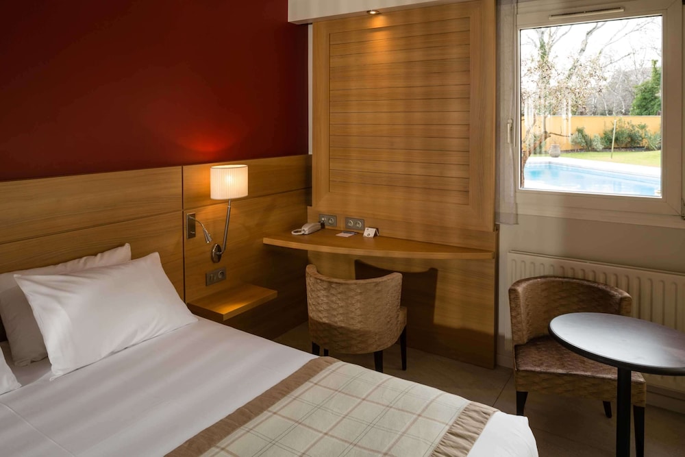 Superior Room, 1 King Bed, Non Smoking, Pool View