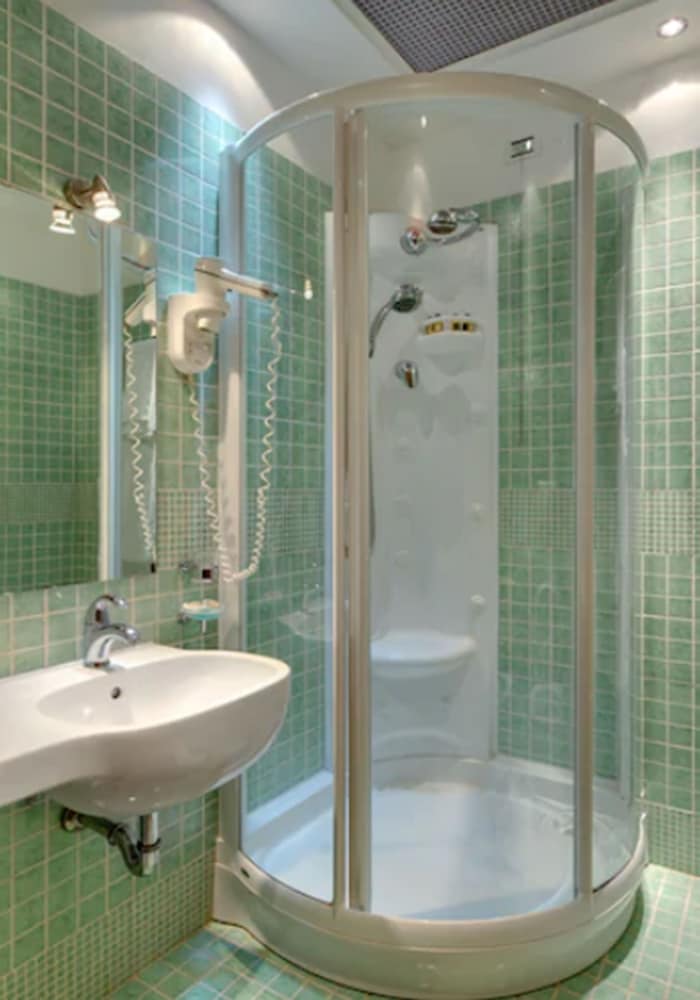 Standard Double or Twin Room photo 3