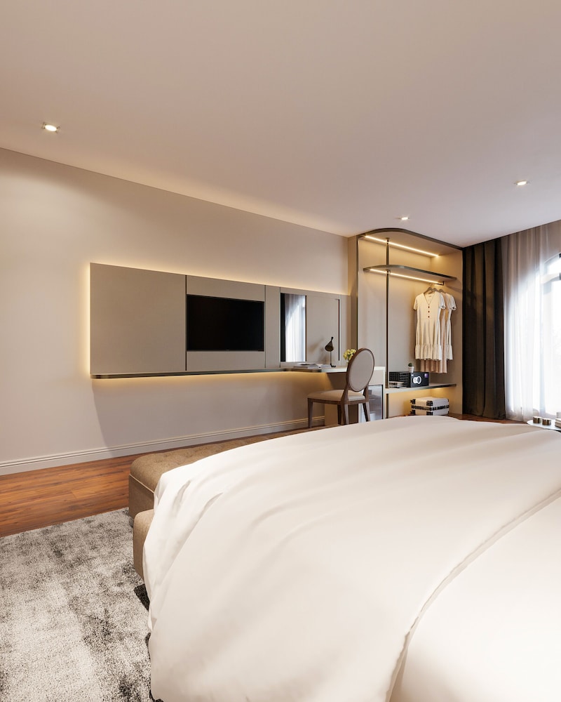 Suite Balcony with City View