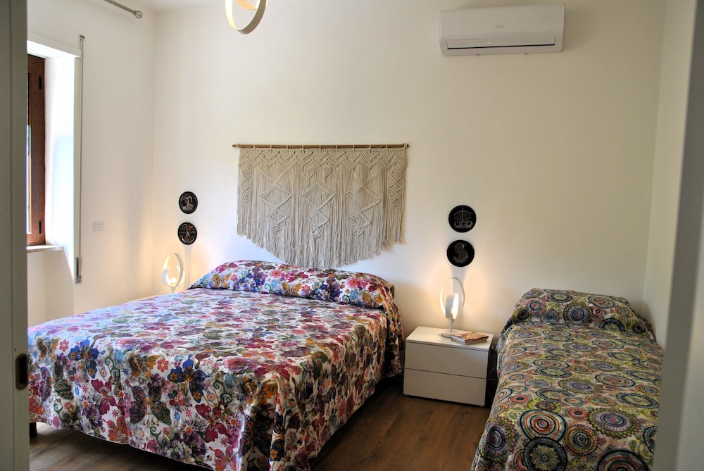 House, 3 Bedrooms, Smoking, Balcony photo 2