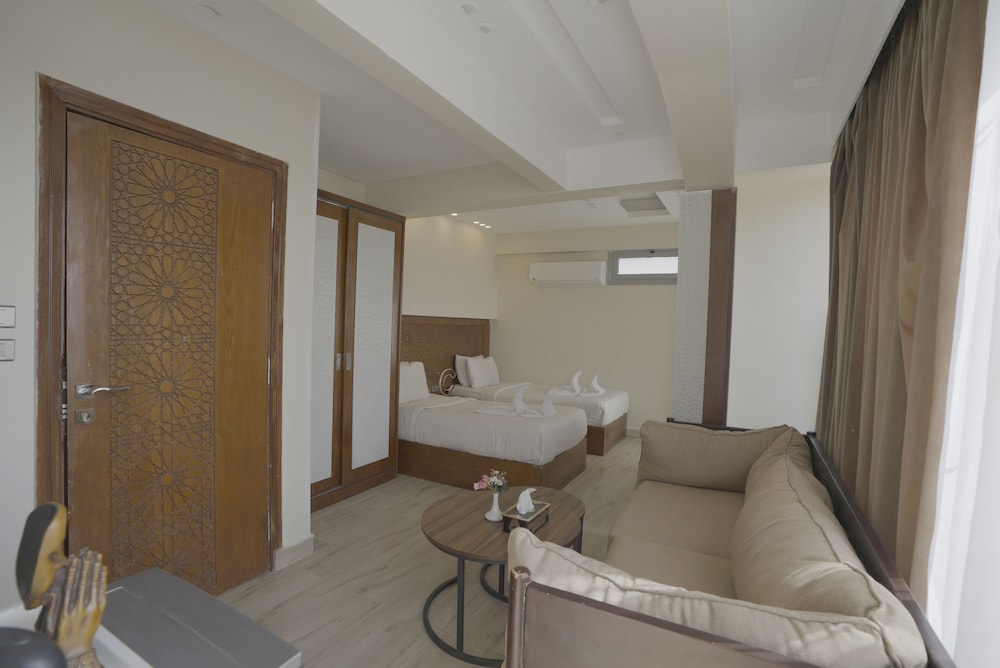 Deluxe Double or Twin Room, 2 Bedrooms, Mountain View photo 1