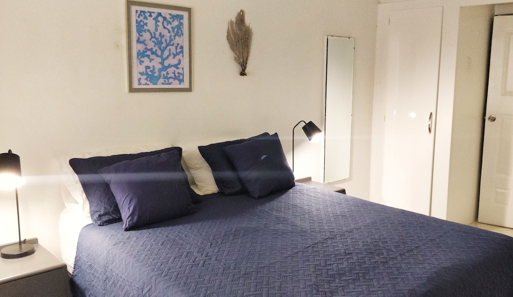Standard Condo photo 3