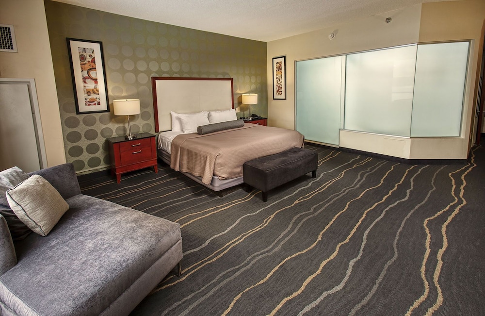 Premier Room, 1 King Bed, Lake View