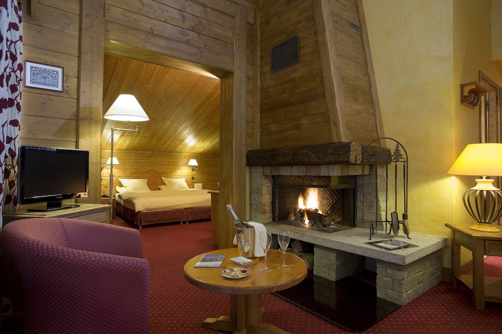 Suite, Fireplace