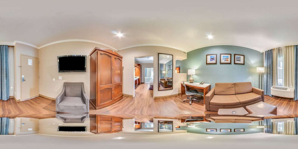 Suite, 1 King Bed, Non Smoking, Jetted Tub - Photo 4