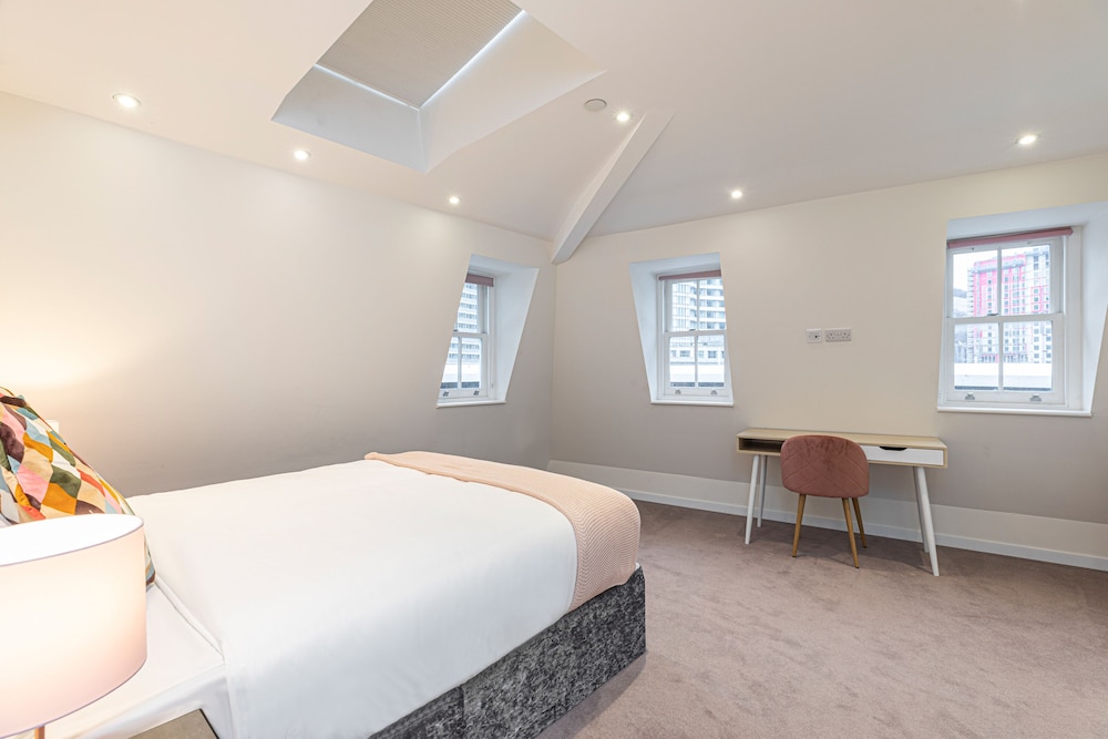 Penthouse, Ensuite photo 3