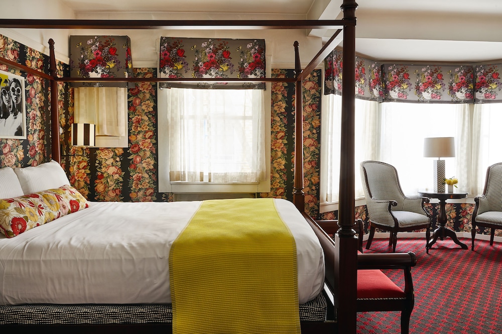 Luxury Room, 1 King Bed, Fireplace - Photo 3