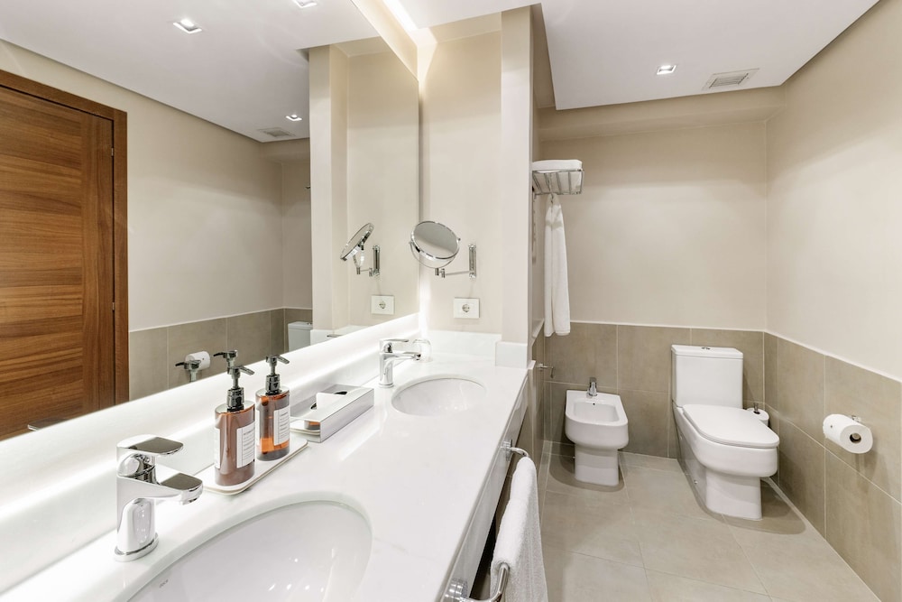 Suite, 2 Bedrooms photo 3