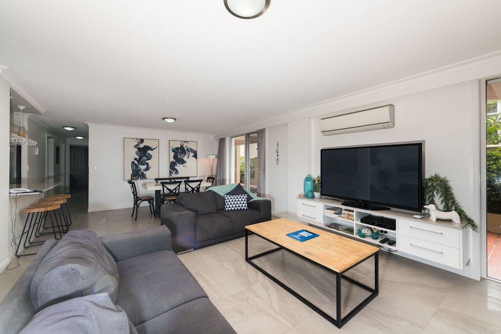 3 Bedroom Garden Apartment photo 3