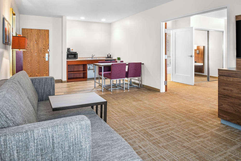 Suite, 1 King Bed, Accessible, Bathtub (Mobility & Hearing) - Photo 5