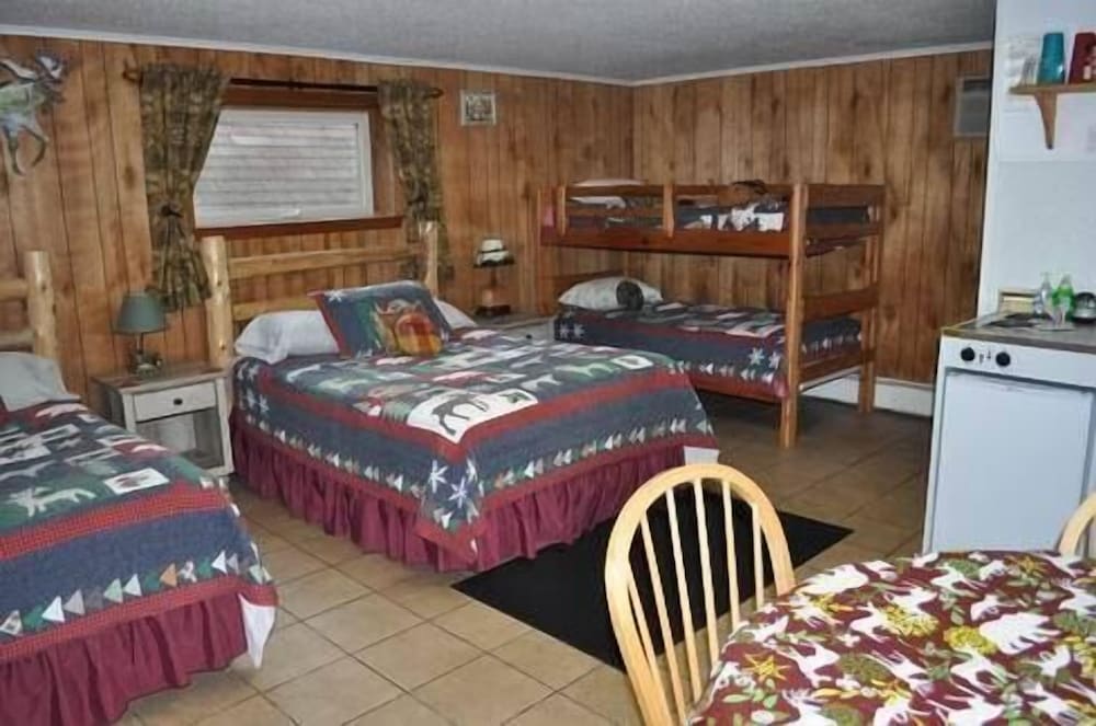 Deluxe Room, Multiple Beds, Kitchenette