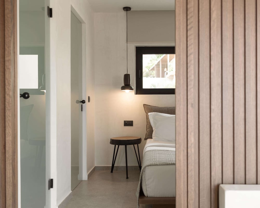 Superior One Bedroom with Sliding Door Sea View - Photo 5