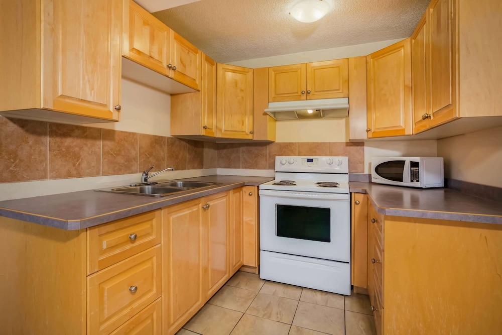 Kitchen Suite, 2 Rooms, 2 King Beds, (Non Smoking) photo 3