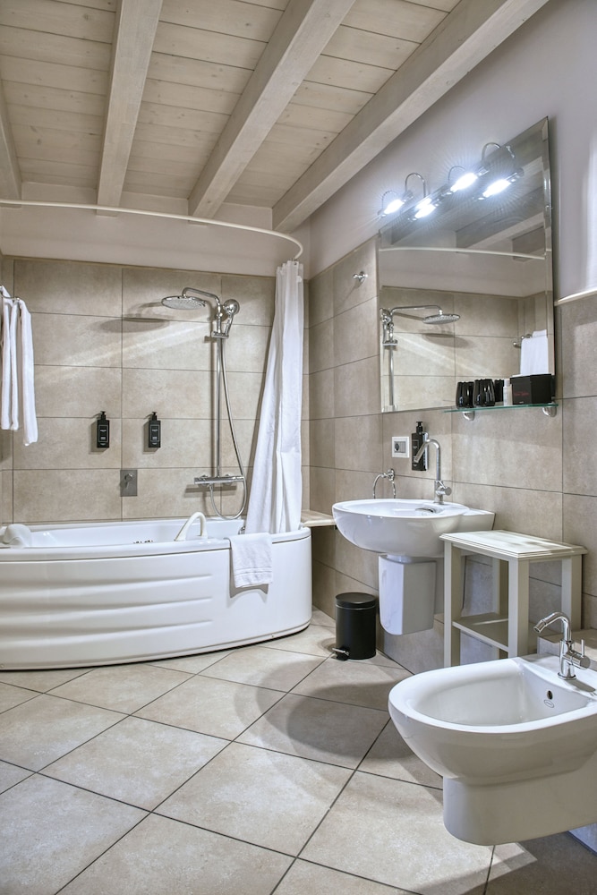 Superior Studio Suite - Photo 5
