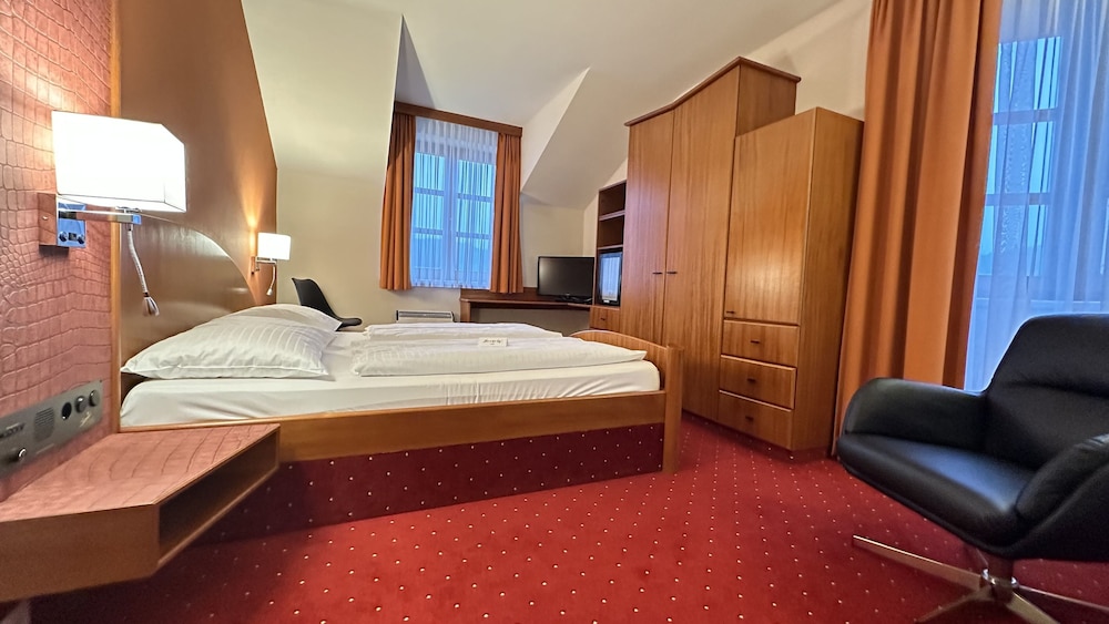 2 Double Rooms with Connecting Door - Photo 2