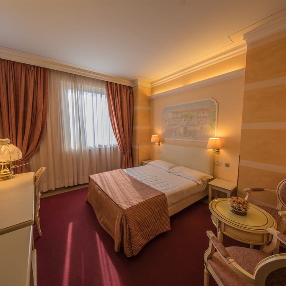 Double or Twin Room photo 3