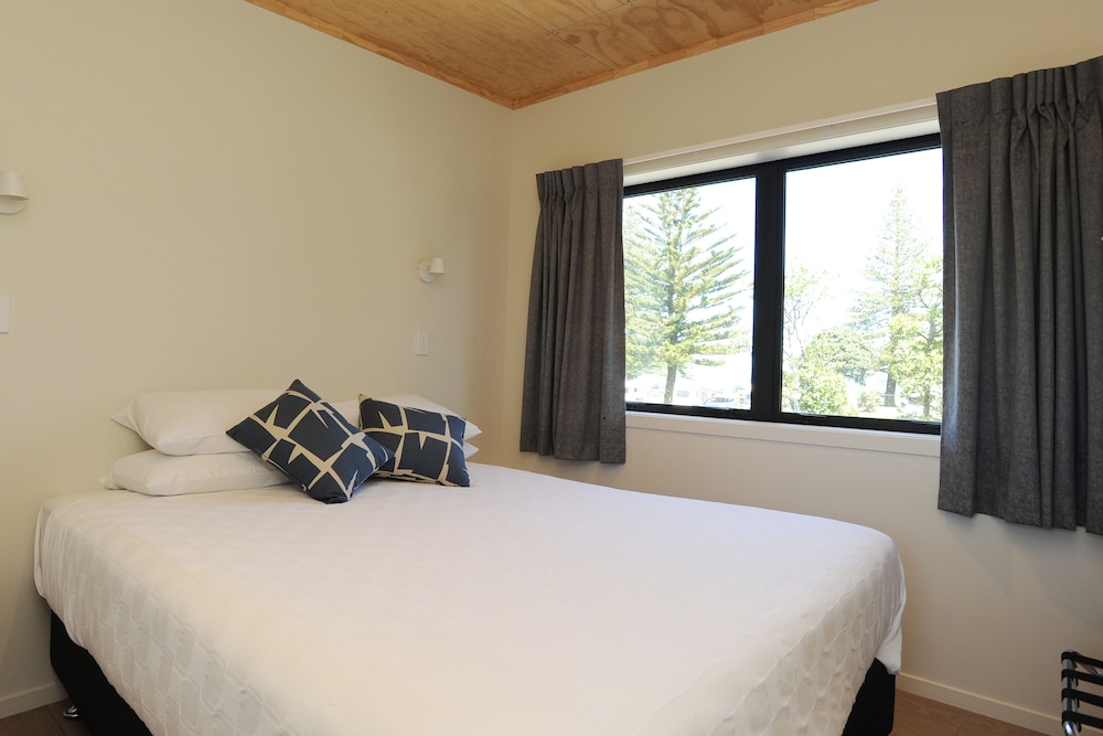 Apartment, 3 Bedrooms, Ocean View photo 2