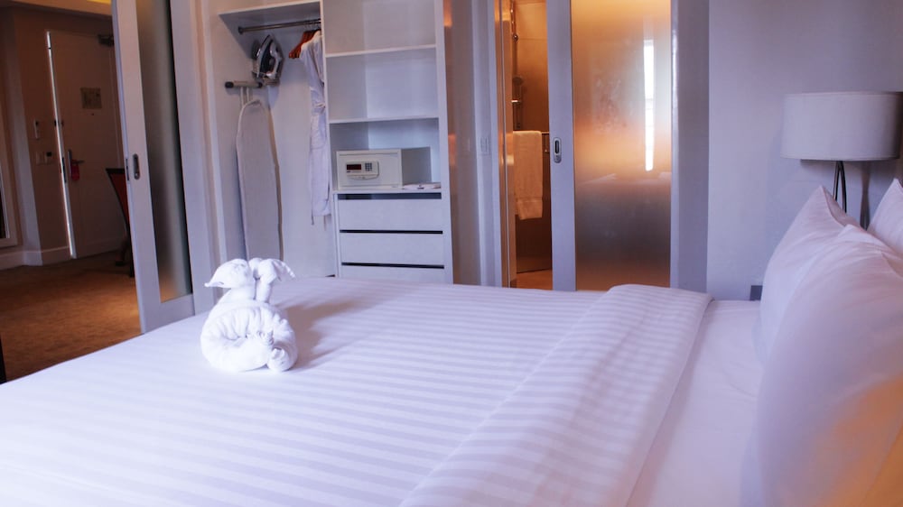 Executive Suite - Photo 6
