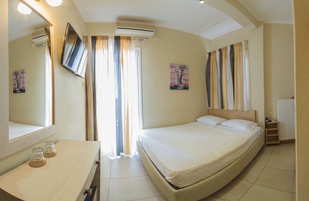 Single Room, 1 Queen Bed, Balcony, Sea View