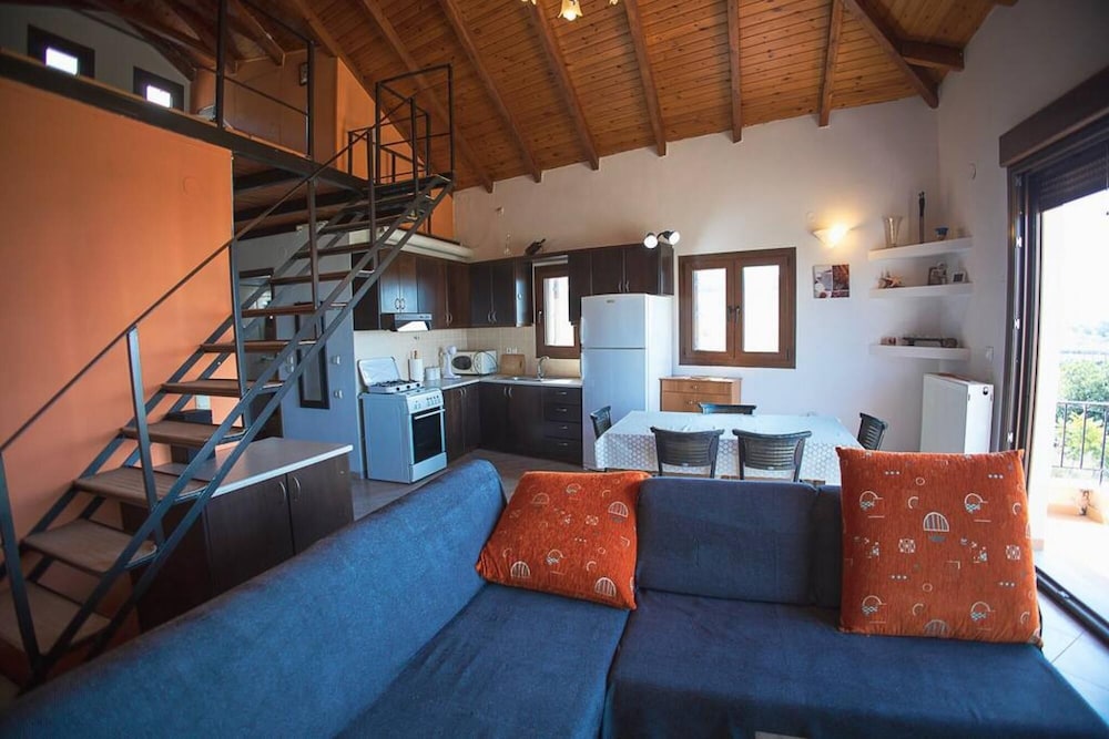 House, Smoking photo 2