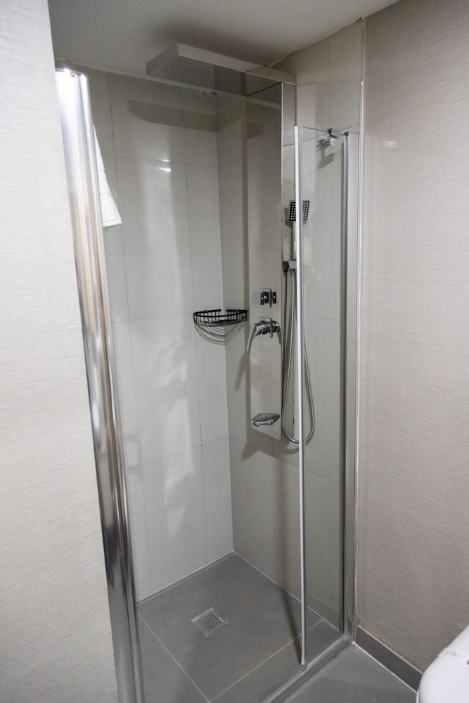 Deluxe Duplex, 2 Bedrooms - Photo 13