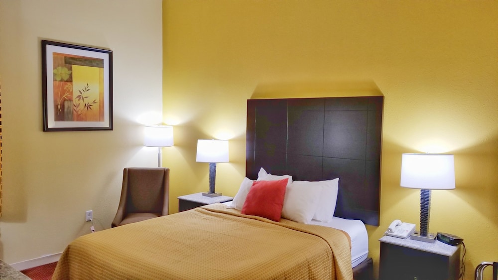 Room, 1 Queen Bed, Accessible, Non Smoking (Mobility) - Photo 2