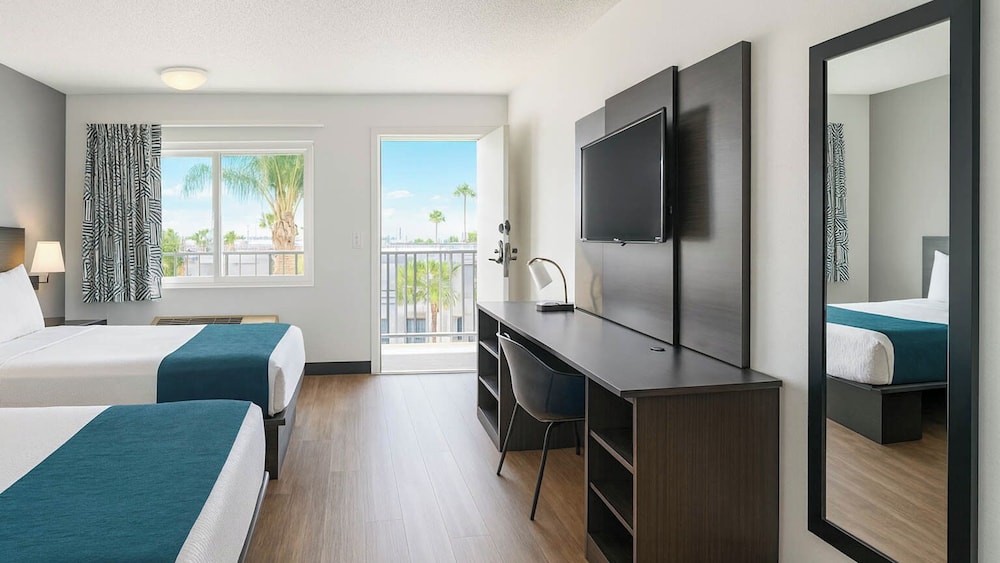 Premium Room, 2 Queen Beds, Accessible, Non Smoking photo 1