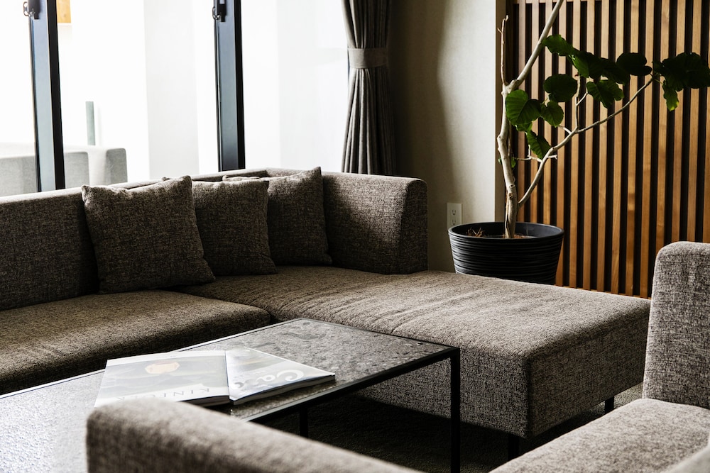 Luxury Suite - Photo 6