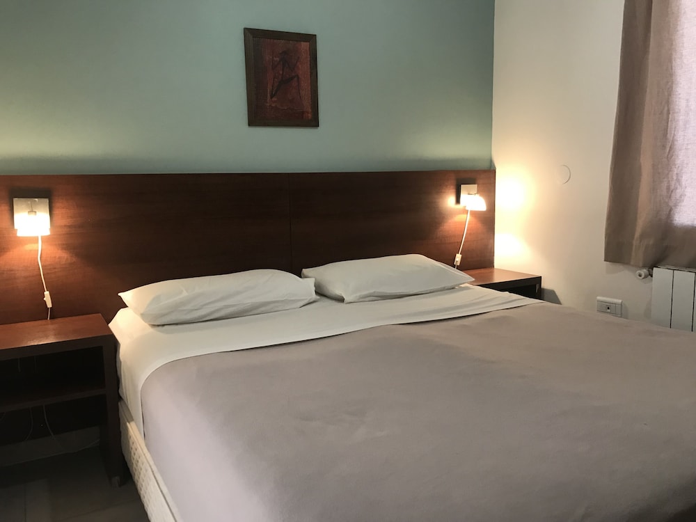 Economy Double Room, 1 Queen Bed photo 2