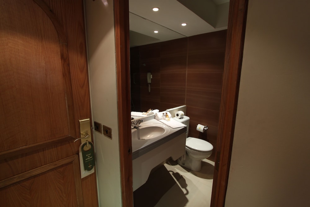 Standard Twin Room - Photo 5