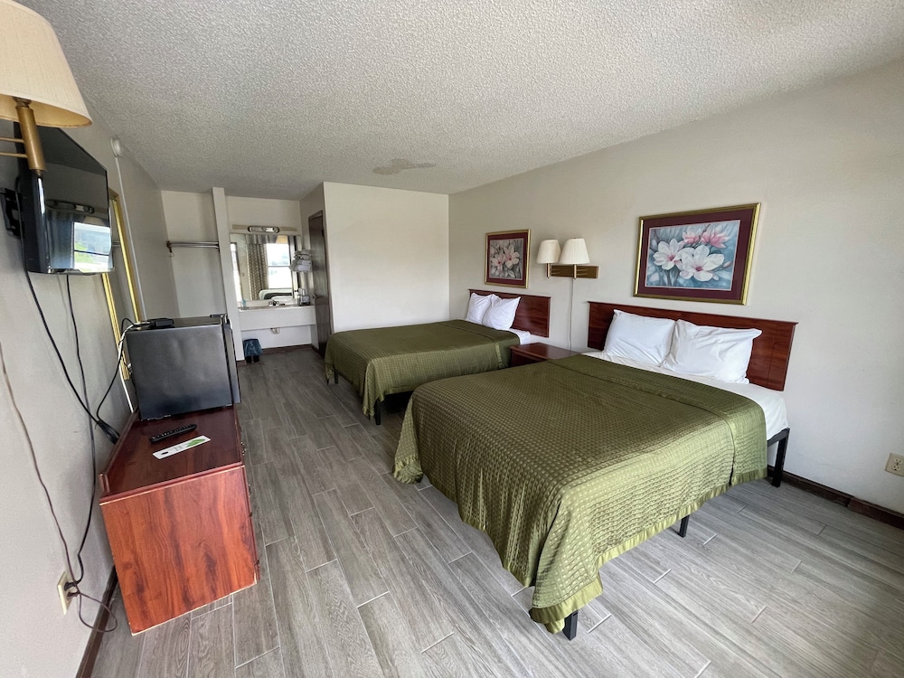 2 Full Beds, Non-Smoking photo 2