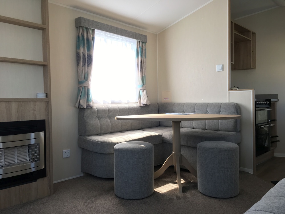 Mobile Home, 2 Bedrooms photo 2