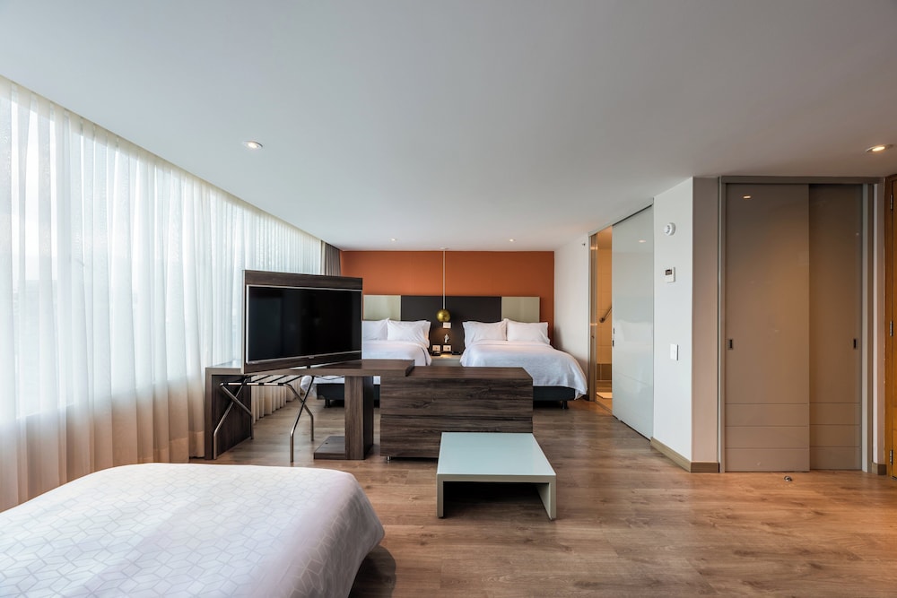 Suite, 2 Twin Beds - Photo 14