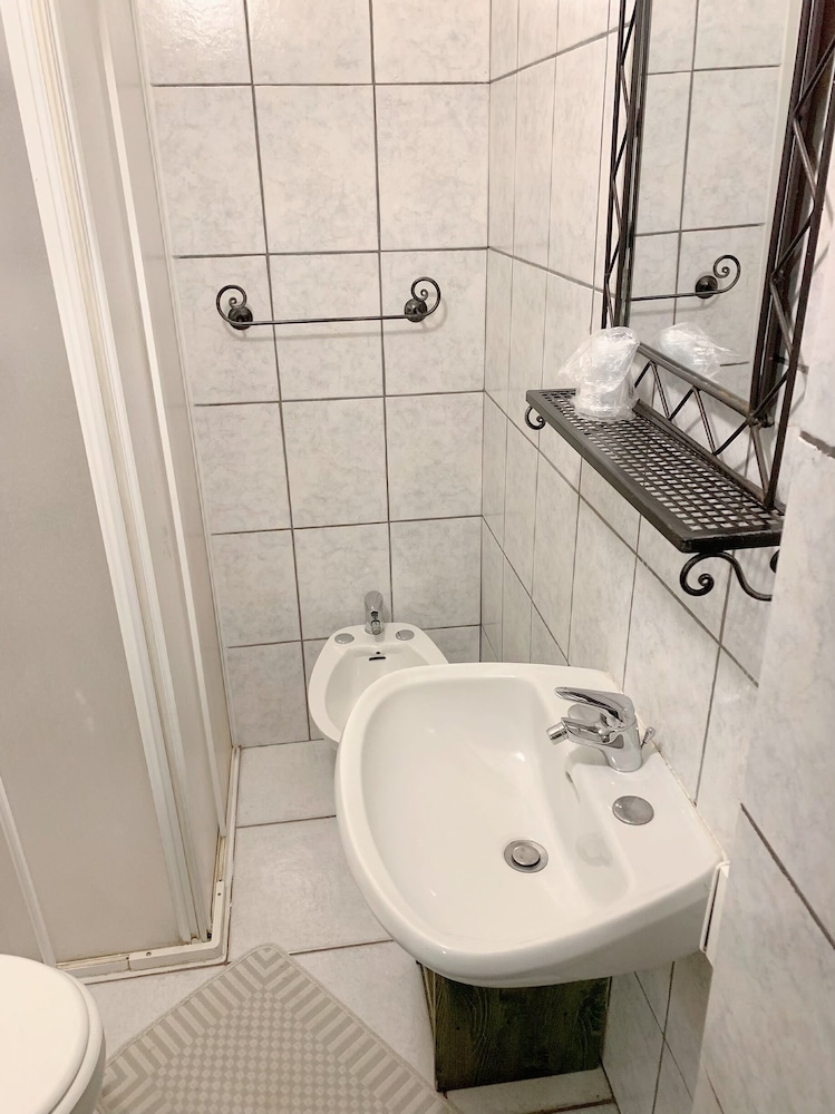 Double Room - Photo 18
