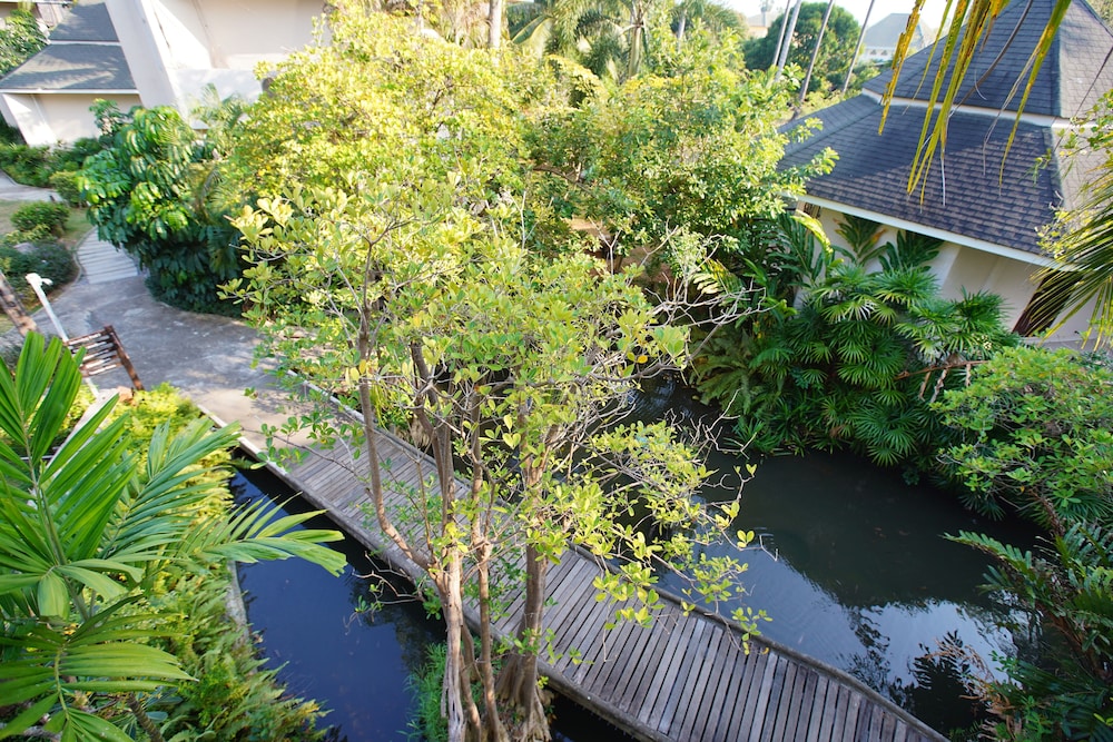 Villa - Photo 2