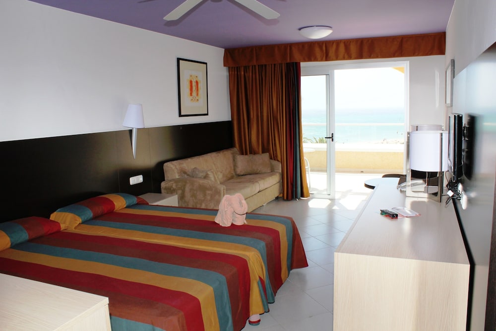 Habitación Doble con Vista al Mar (2 adultos y 1 niño)